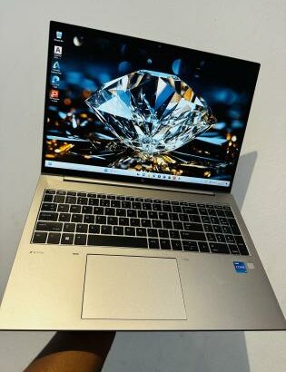 HP Zbook Firefly 16 inch G9 Mobile Workstation PC Revestimento Metálico  Limpinho Como Novo  Intel Core I5-1235U  1.30GHZ (12 CPUS) 12TH Gen( Décima S