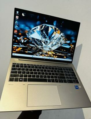 HP Zbook Firefly 16 inch G9 Mobile Workstation PC Revestimento Metálico  Limpinho Como Novo  Intel Core I5-1235U  1.30GHZ (12 CPUS) 12TH Gen( Décima S