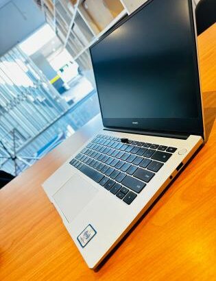 Huawei D14 Amd Ryzen 7 8GB RAM 512GB SSD Radeon Vega GFX 8GB RAM 512GB SSD