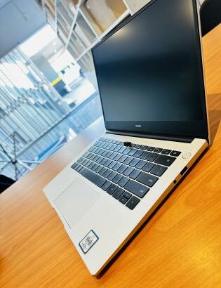 Huawei D14 Lap Top Gráfico em promoção  AMD Ryzen 7 with Radeon Vega Mobile GFX 2.30 GHZ (08 CPUs) 8 GB DDR4 SDRAM  512 GB SSD NVMe 14 Polegadas Finge