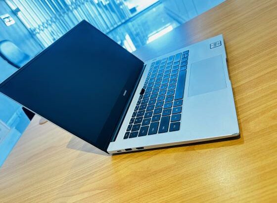 Huawei D14 Lap Top Gráfico em promoção  AMD Ryzen 7 with Radeon Vega Mobile GFX 2.30 GHZ (08 CPUs) 8 GB DDR4 SDRAM  512 GB SSD NVMe 14 Polegadas Finge