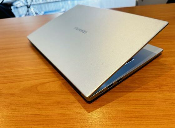 Huawei D14 Lap Top Gráfico em promoção  AMD Ryzen 7 with Radeon Vega Mobile GFX 2.30 GHZ (08 CPUs) 8 GB DDR4 SDRAM  512 GB SSD NVMe 14 Polegadas Finge