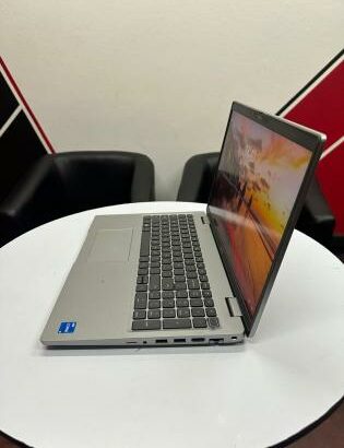 Laptop Dell Latitude 5530 i5 12th 16GB RAM 512GB SSD 15.6”
