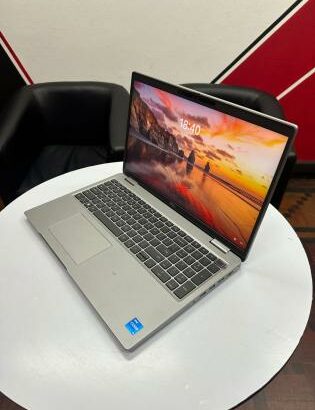 Laptop Dell Latitude 5530 i5 12th 16GB RAM 512GB SSD 15.6”