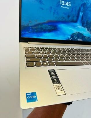 Laptop Lenovo Ideapad 1 i3 12th 8GB RAM 512GB SSD