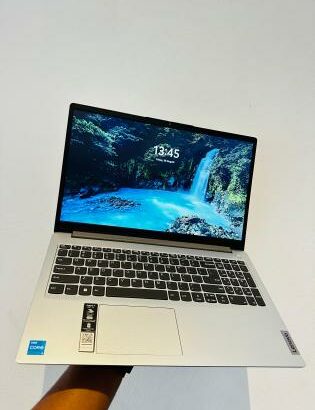 Laptop Lenovo Ideapad 1 i3 12th 8GB RAM 512GB SSD