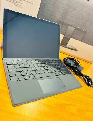 Microsoft Surface Detachable Touchscreen i5 7th 8GB RAM 256GB SSD