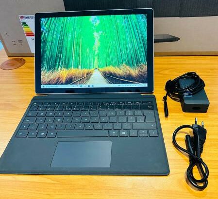 Microsoft Surface Detachable Touchscreen i5 7th 8GB RAM 256GB SSD