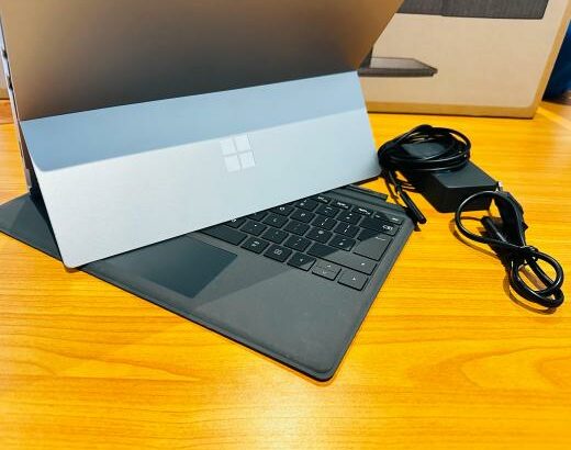 Microsoft Surface Detachable Touchscreen i5 7th 8GB RAM 256GB SSD