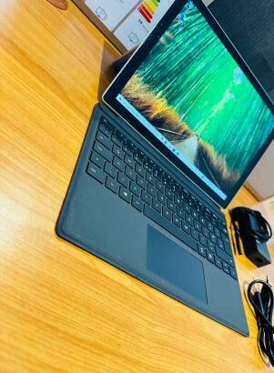 Microsoft Surface Detachable Touchscreen i5 7th 8GB RAM 256GB SSD