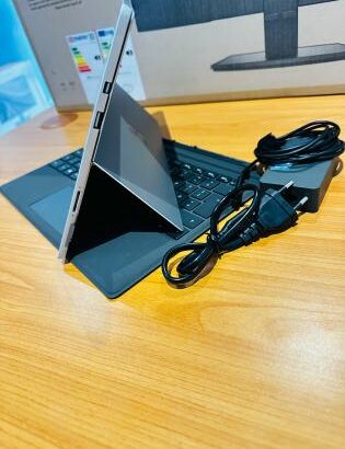 Microsoft Surface Detachable Touchscreen i5 7th 8GB RAM 256GB SSD