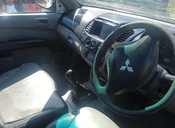 Mitsubishi Triton 2.5cc Manual