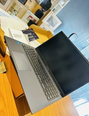 Novo na Caixa e com garantia aberto apenas para efeitos de verificação  Asus VivoBook X1502z Notebook PC  Intel core i3-1220P 12 TH Gen  8GB DDR4 SDRA