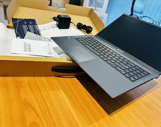 Novo na Caixa e com garantia aberto apenas para efeitos de verificação  Asus VivoBook X1502z Notebook PC  Intel core i3-1220P 12 TH Gen  8GB DDR4 SDRA