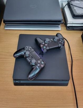 PlayStation 4 Slim 500GB 2 joys