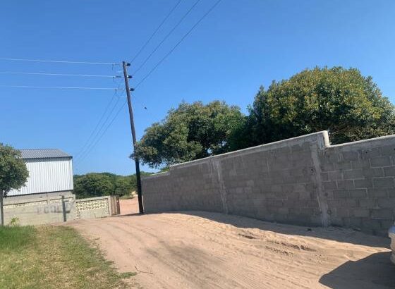 Terreno em Macaneta 816m2 com T1