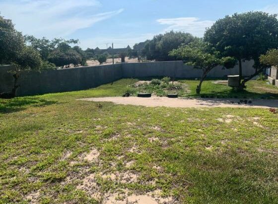 Terreno em Macaneta 816m2 com T1