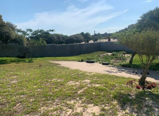 Terreno em Macaneta 816m2 com T1