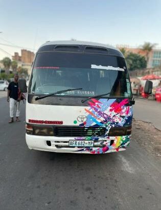 Toyota Coaster 1HZ 29 lugares