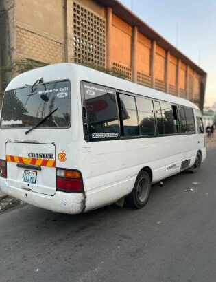 Toyota Coaster 1HZ 29 lugares