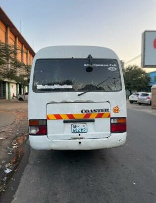 Toyota Coaster 1HZ 29 lugares