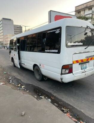 Toyota Coaster 1HZ 29 lugares