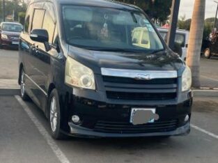 Toyota Noah 2010