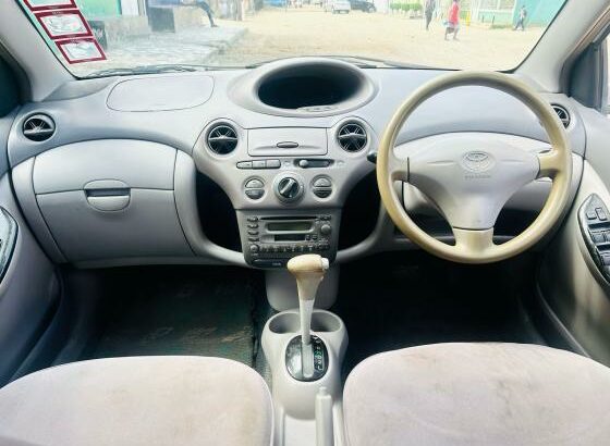 TOYOTA PLATZ 1.5cc AT 5Lug GASOLINA MY2000