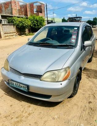 TOYOTA PLATZ 1.5cc AT 5Lug GASOLINA MY2000