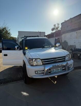 *Toyota Prado TX* Ano 2000 Motor 2.7 (3RZ) Gasolina Caixa Automática 170.000km  4×4 and 4WD Pneus novos  A/C On Documentação completa   590.000mt  NB: