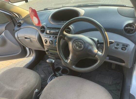 *Toyota vitz Lágrima* Motor 1.3 Start Chaves  Interior clean  Motor super seco Ac/ on  Pneus bons  Seguros pagos  Inspeção em dia  Tudo clean/Carro mu