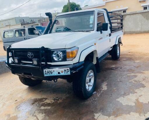 Toyota Land Cruiser HZ Cabine Simples