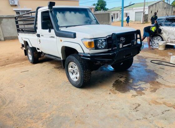 Toyota Land Cruiser HZ Cabine Simples