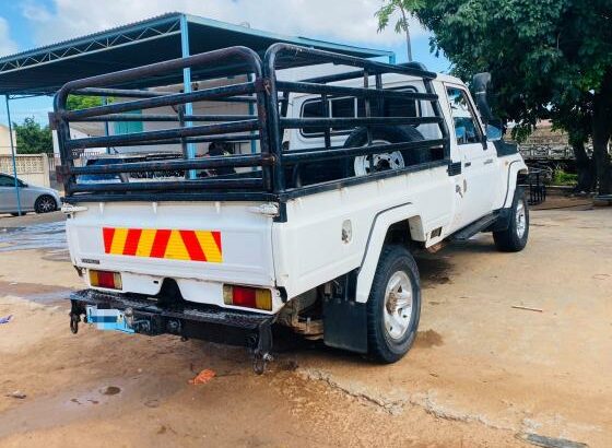 Toyota Land Cruiser HZ Cabine Simples