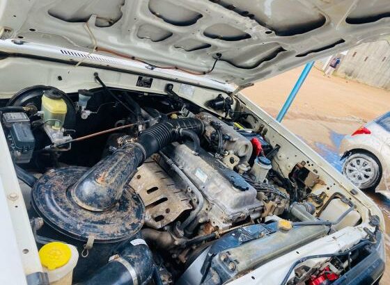 Toyota Land Cruiser HZ Cabine Simples