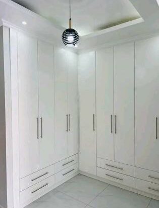 Vende-se Moradia luxuosa T3+Anexo na Matola