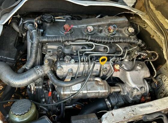 Vendo min bus Quantum  Motor 2kd Caixa automática  Com baixa compreensão  350.000.00MT Fixo 15 lugares pago com cadeiras  Localização Maputo disponibi