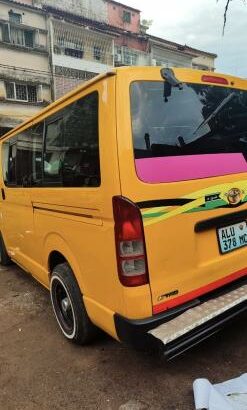 Vendo min bus Quantum  Motor 2kd Caixa automática  Com baixa compreensão  350.000.00MT Fixo 15 lugares pago com cadeiras  Localização Maputo disponibi