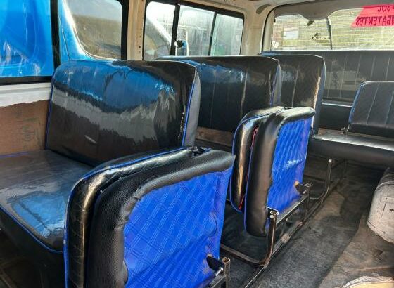 Vendo min bus Quantum  Motor 2kd Caixa automática  Com baixa compreensão  350.000.00MT Fixo 15 lugares pago com cadeiras  Localização Maputo disponibi