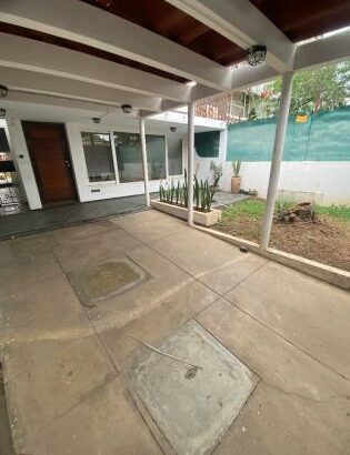 Arrendo excelente moradia duplex T4, no bairro da coop, na Rua da França esquina com R.C