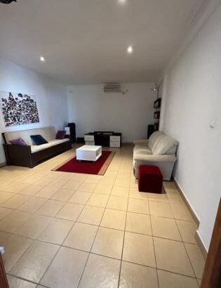 Vendo Moradia T3+1 no Belo Horizonte (Rua do Pave) Campoane com piscina