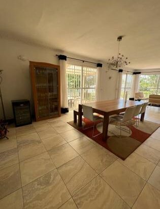 Vendo Moradia T3+1 no Belo Horizonte (Rua do Pave) Campoane com piscina