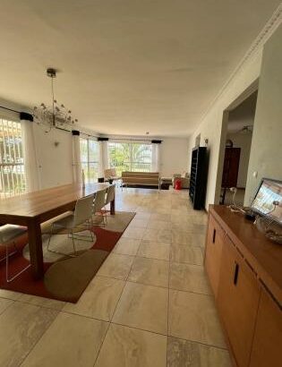 Vendo Moradia T3+1 no Belo Horizonte (Rua do Pave) Campoane com piscina
