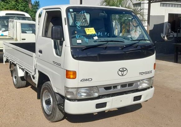 Toyota ● Toyoace ● 3L ● 4WD ● Recém-importada
