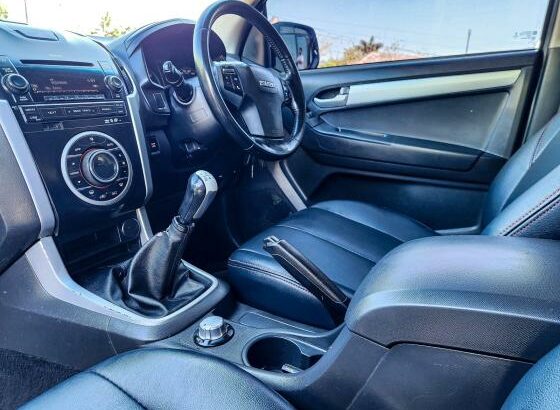 ISUZU | D-TEQ KB300 LX | 2016 | DIESEL | 4×4 🎁