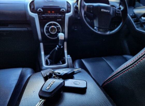 ISUZU | D-TEQ KB300 LX | 2016 | DIESEL | 4×4 🎁