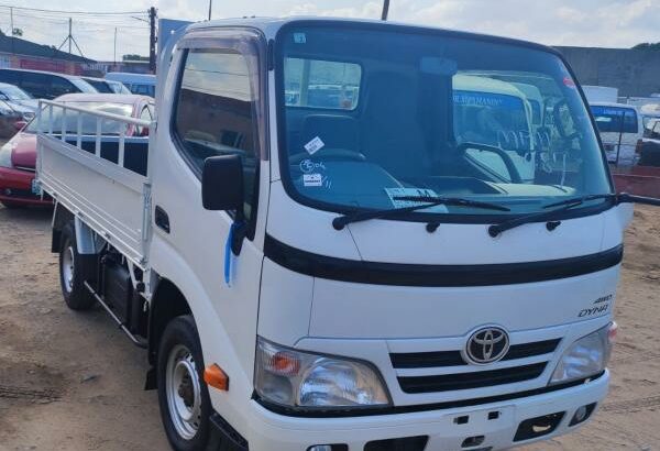 Toyota | Dyna | 1500kg | 4WD | Recém-importada