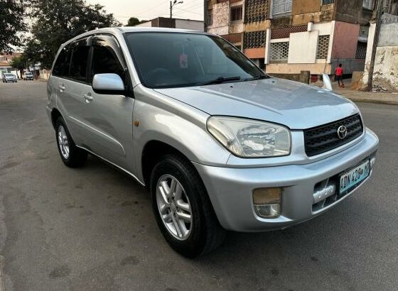 Toyota | RAV4 | 2002 | Automático | 1.8 | 4WD
