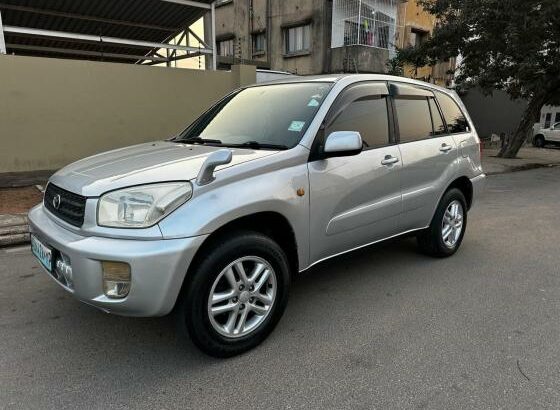 Toyota | RAV4 | 2002 | Automático | 1.8 | 4WD