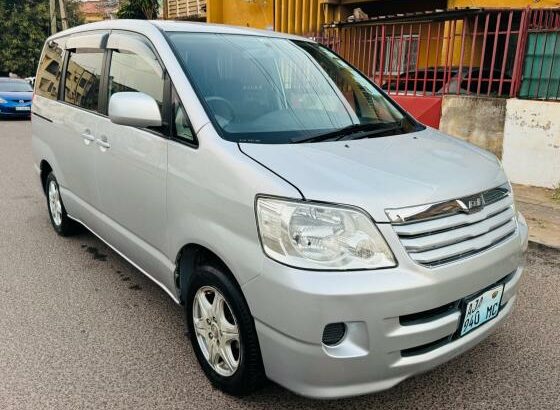 Toyota | Noah | Automático | 2.0 | 07 Lugares 🚌